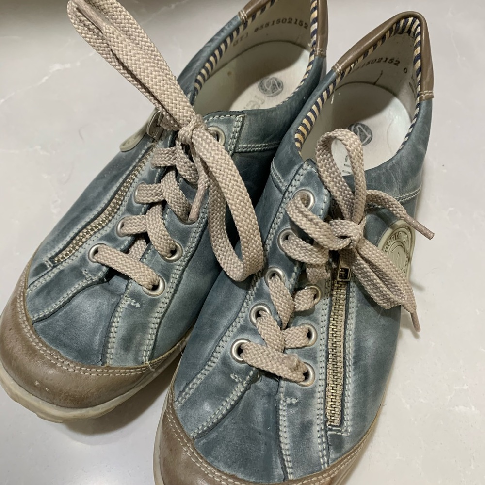 Remote Women’s sneakers